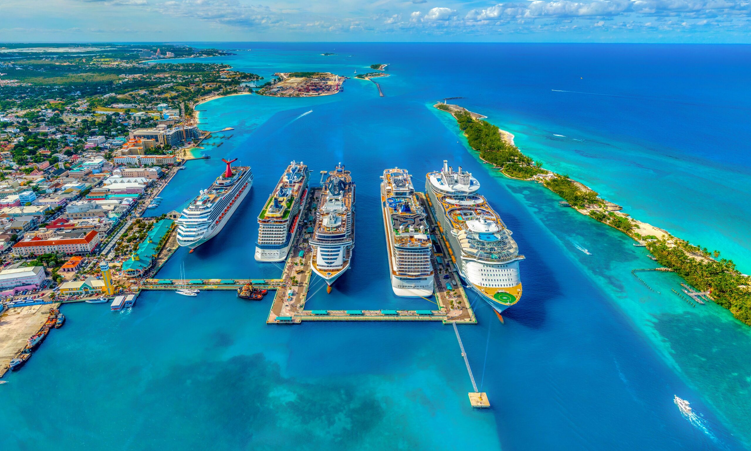 Caribbean travel guide: Nassau Bahamas cruise port aerial view turquoise ocean
