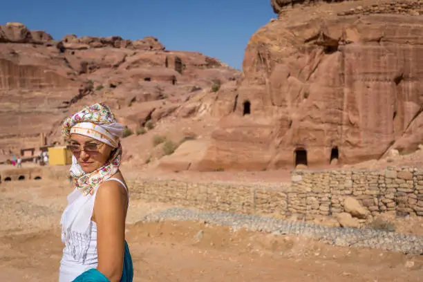 Petra Jordan travel guide: solo female traveler visiting ancient tombs rose red city