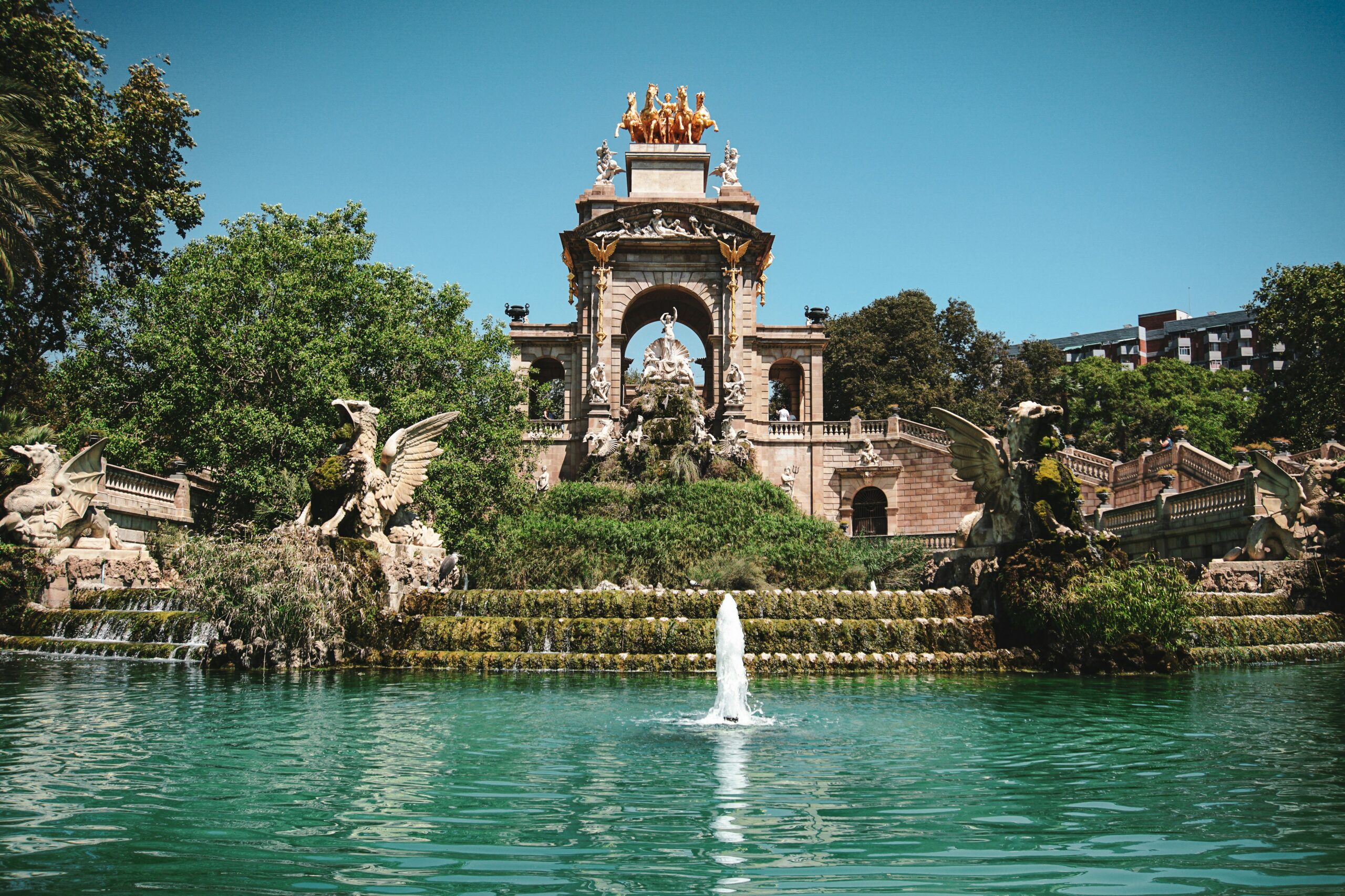 Barcelona travel guide: Cascada fountain Parc de la Ciutadella sculptures dragons Barcelona