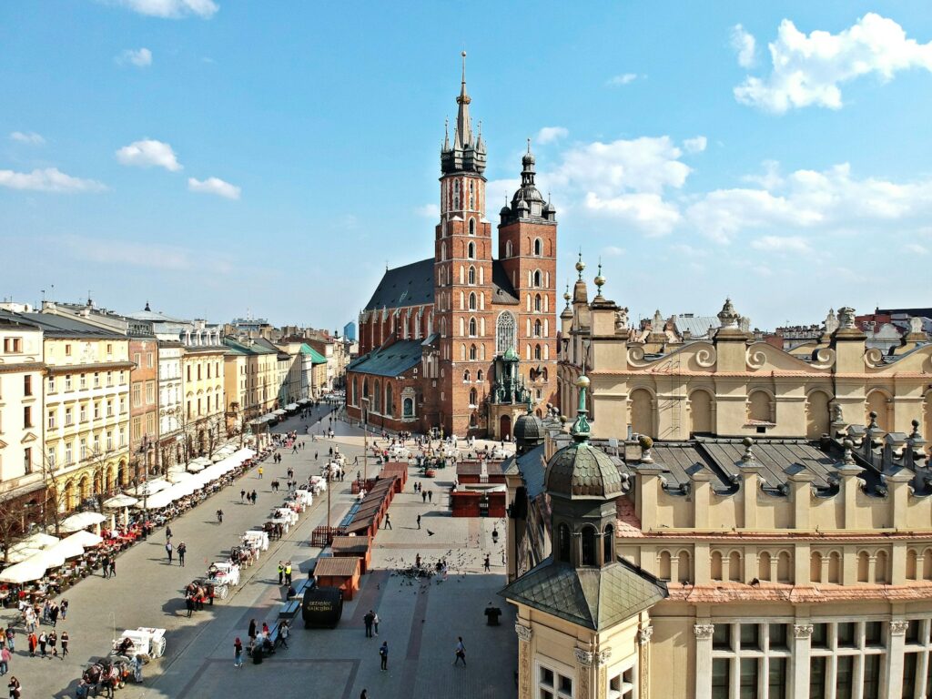 Kraków Travel Guide 2026-27: Costs, Tickets and What to Book First krk cover